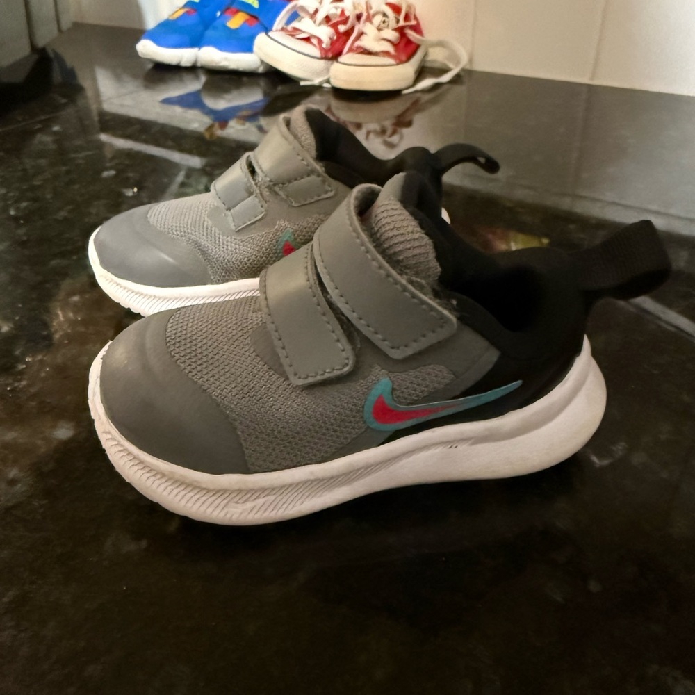 Nike Toddler Sneakers in Gray and Black
